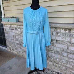 Vintage 1970s Aqua Blue Pleated Dress Lace Vest Set Belted Size 14.5 M/L