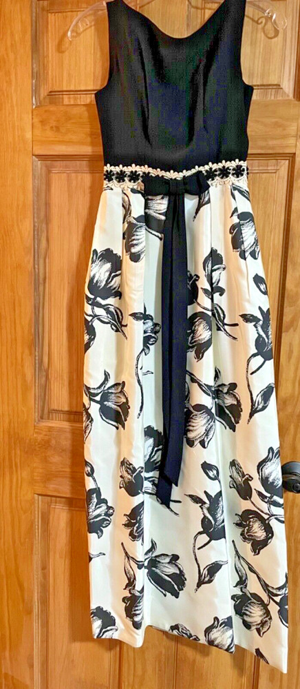 vintage 1960s formal long gown, ILGWU, black and white, no size tag, sleeveless