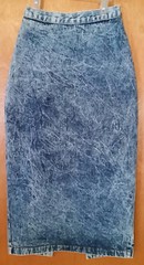 EUC Vintage Weathered Blues Acid Washed Denim Pencil Skirt – 24″ waist (size 8)