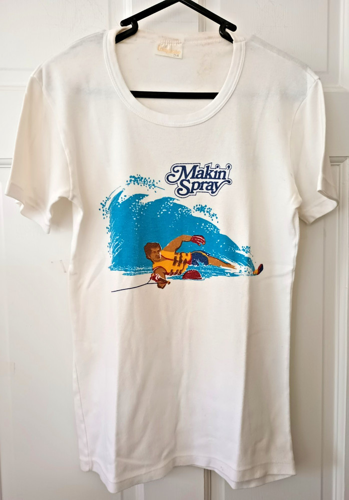 Vintage Singapore Water Ski Club T Shirt Graphic Print Makin’ Spray Small 34