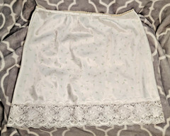 VTG Body Chic Large Half Slip with Lace Trim Made In USA Waist 30/32 Flowers