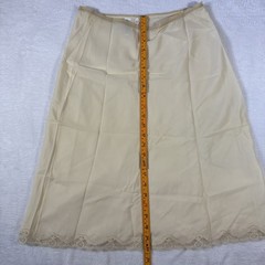 Lady Lynne Skirt Half Slip 70s 25″ Nylon Rayon Blend Scalloped Lace Trim VTG Med