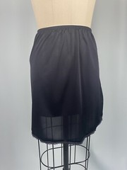 Classic Half Slip SIZE SMALL short Length 18″ black nylon mini VANITY FAIR sexy