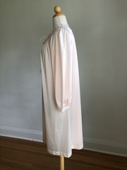 GORGEOUS VTG LORRAINE Light Peach Nylon Floral Embroidered Button-up Nightgown S