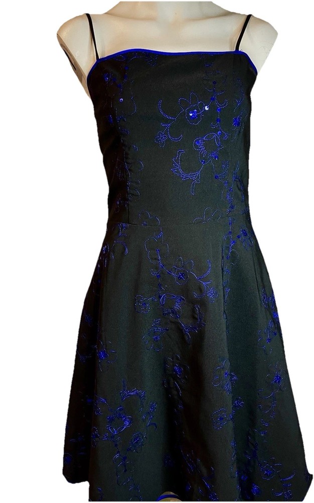 Black Formal Dress Embroidery & Sequin Pattern W/Tulle Slip SIZE M