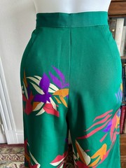 Vintage 1970s 60s Handmade Green Floral High Waist Gaucho Shorts Capris Medium