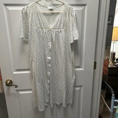 FUNDAMENTALS SEARS SIZE MEDIUM Snap Front Robe