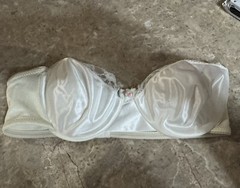 VINTAGE LOVABLE STRAPLESS BRA! 36 C. WHITE