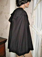 VINTAGE 19TH CENTURY LIGHTWEIGHT BLACK WOOL MOURNING CAPELET-32″L- DRY CLEANED
