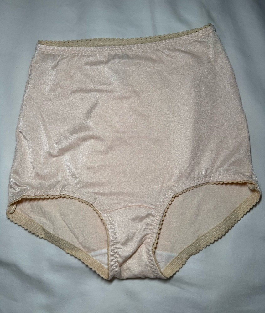 VTG L’eggs Satin Panties Brief Size M Sheer Energy Silky Soft Vanilla Hips 37-38