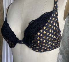 Vtg 90’s VS heart label Black & gold fleur-de-lis blaconette bras detail ! 32C