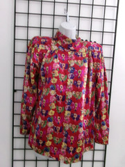 VINTAGE UNGARO ter / HONG KONG 🌸 SIZE 38 / 4==FLORAL PRINT SILK BLOUSE