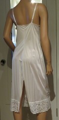 ll i Full-Slip Vanity Fair 40″ Long Nylon Ivory Exquisite Lace Bodice Sz 36