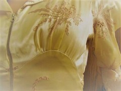 1940s FRENCH SATIN EMBROIDERED DRESSING GOWN WITH TRAIN & PUFFED SLEEVES XS P