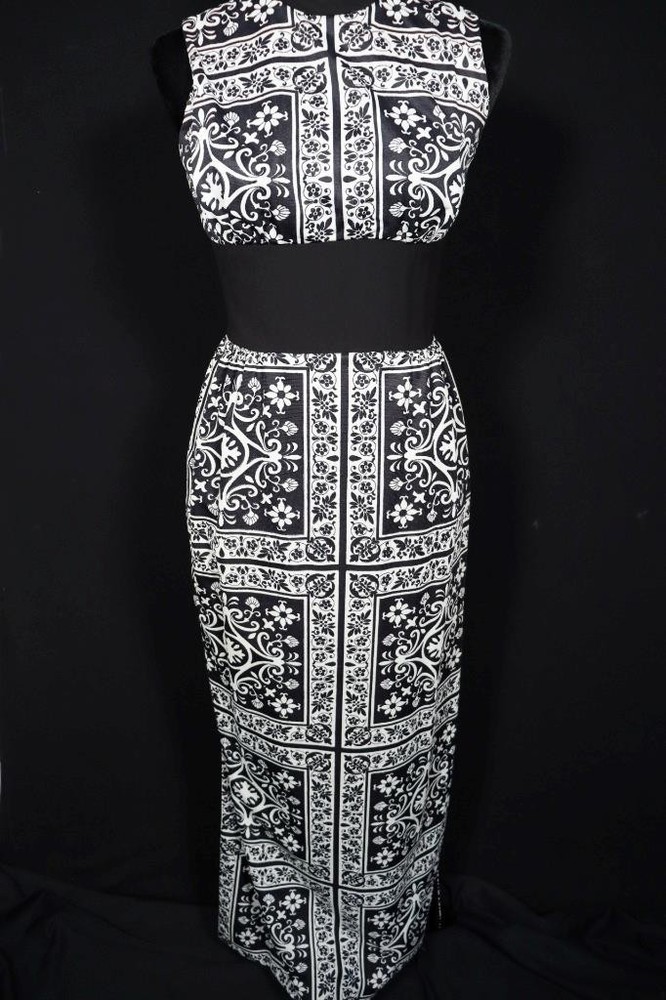 Vintage 1960’s Long Black & White Print Lined Soft Poly Knit Dress Size 4