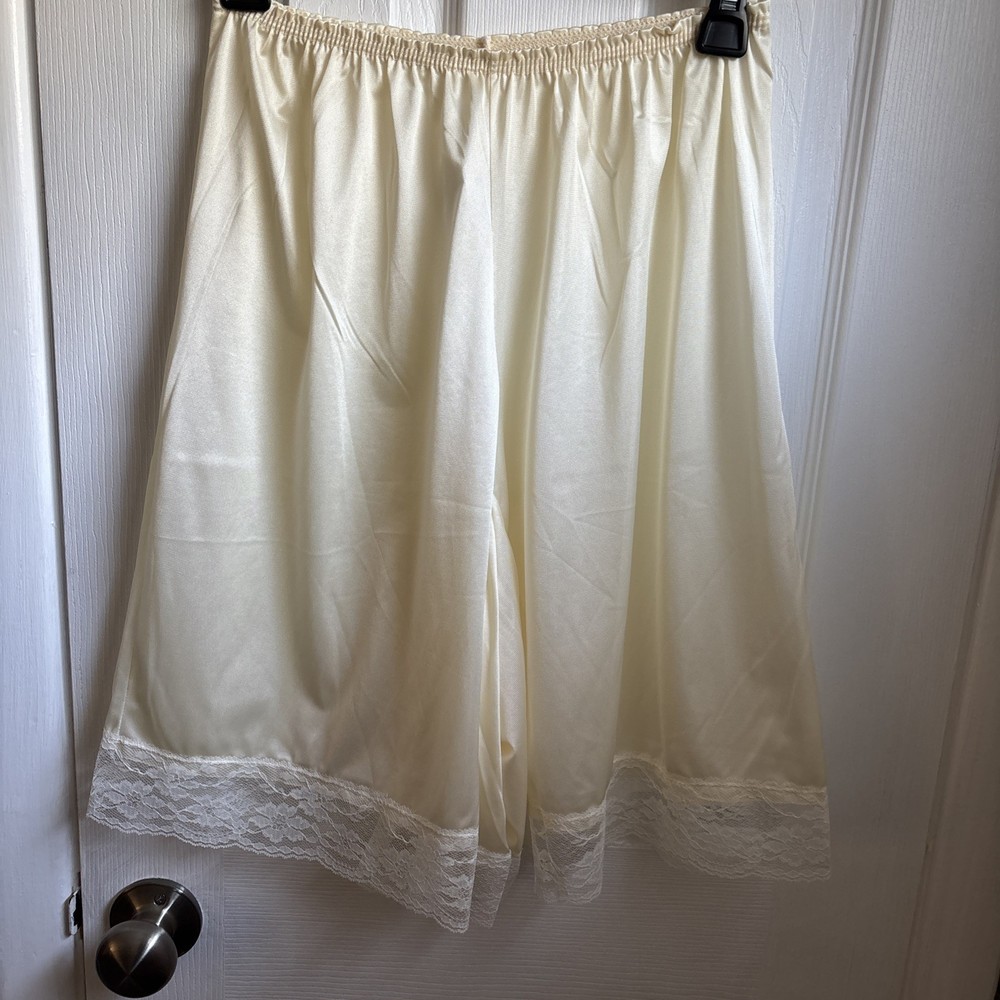 Vintage Pollinaise Cream Ivory Pants Bloomers Shorts Lace Nylon Slip Culottes L
