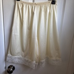 Vintage Pollinaise Cream Ivory Pants Bloomers Shorts Lace Nylon Slip Culottes L