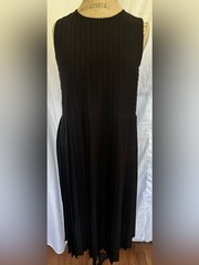 Vintage Women’s Pleated Sleeveless Midi Dress in Black Sz S