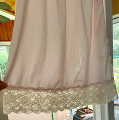 Vintage Pink Lace Half-Slip~JC Penney~Size 10-12 (M) ~Beautiful!