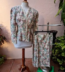 Vintage 1980 s V.L.P Petites Union Label skirt suit