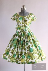 Vintage 1950s Green Floral Dress w/ Short sleeves and Waist Sash S