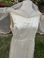 Vintage 70’s Cream Lace Overlay Gold Lurex Dress Attached Capelet M/L Boho Glam