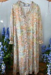 Vintage BULLOCKS WILSHIRE Peach Green Blue Floral Robe Size M? Snaps Delicate