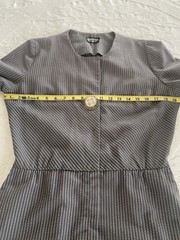 40s-50s GREY STRIPED SEERSUCKER FITTED DAY DRESS W LUCITE GOLD FLECK BUTTON M- L