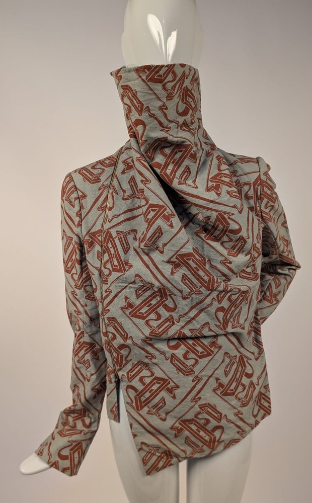 AVANT GARDE VINTAGE PRINT TOP W SIDE ZIP + OVERSIZED TURTLE NECK