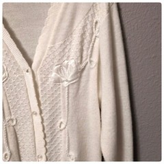 VTG Classic Knitwear White Sweater with Pearls Embroidered Embellishment 14/16