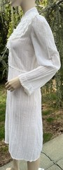 VINTAGE 1970’s JERRI GEE WHITE COTTON PRAIRIE DRESS W/ LACE