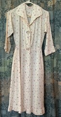 Vintage 1950’s Soft Floral Rayon Housecoat/Robe Bonwit Teller PXS Excellent