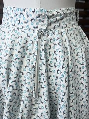1950s Vintage White & Blue Rooster Print High Waist Rockabilly VLV Circle Skirt