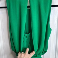 Vince Camuto Bright Green Sleeveless Tie-Waist Midi Cropped Jumpsuit. Size 8.