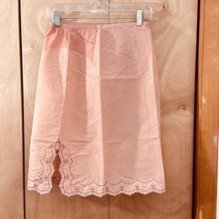 1960s Barbizon Petti-Lee Dyed Pink Half Slip 25″-30″ Waist Taffeta Tafredda Slit