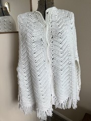 VTG Montgomery Ward White Cable Knit Poncho Button Shawl Fringe No Size Tag