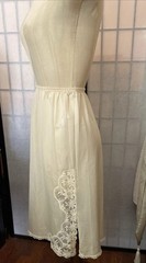 Vanity Fair VTG 60/70 LG Dacron Poly/Nylon Lace-Embellish 1/2 Slip MI USA (READ)