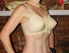 Vintage Ivory Exquisite Form Bullet Bra 46 C front closure pinup retro
