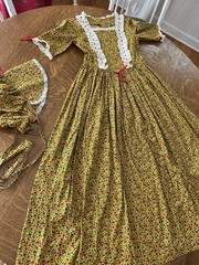 Vintage 70s Prairie Pioneer Teen Or Women’s XS Maxi Dress Cottagecore + Bonnet!