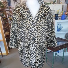 Vtg. 1960’s Leopard Faux Fur Swing Coat ML Length 32″
