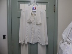 VINTAGE LLOYD WILLIAMS LONG SLEEVED CREAM BLOUSE SIZE 8