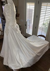 NWT 1980s Mary’s Bridal Beaded Lace Satin Cathedral Train Wedding Gown Sz 10