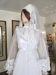 Vtg Wedding Dress Bridal Originals 70s White Long Sleeve w/ Blushing Veil