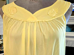 Aristocraft Nightgown S Yellow Nylon Floral Sleepwear Vintage Cottagecore A511