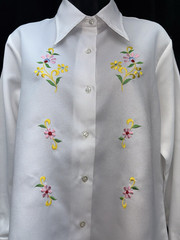 VTG K-Mart Wash & Wear Women Size 38 Button Up Embroidered Long Sleeve Top White