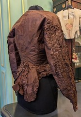 1860’S BROWN SILK TAFFETA BODICE W RUCHED SLEEVES + BUSTLE REAR