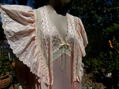 VTG LAURA ADAMS WOMENS PEACH SATIN POLYESTER LACE NIGHTGOWN & PEIGNOIR ROBE M