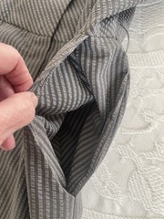40s-50s GREY STRIPED SEERSUCKER FITTED DAY DRESS W LUCITE GOLD FLECK BUTTON M- L