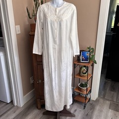 VTG Eve Stillman White Floral Jacquard Nightgown & Robe Set Women S Cottagecore
