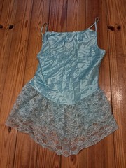 Val Mode ~ Vintage Women’s Baby Blue Satin & Ivory Lace Short Nightgown ~ Med C1